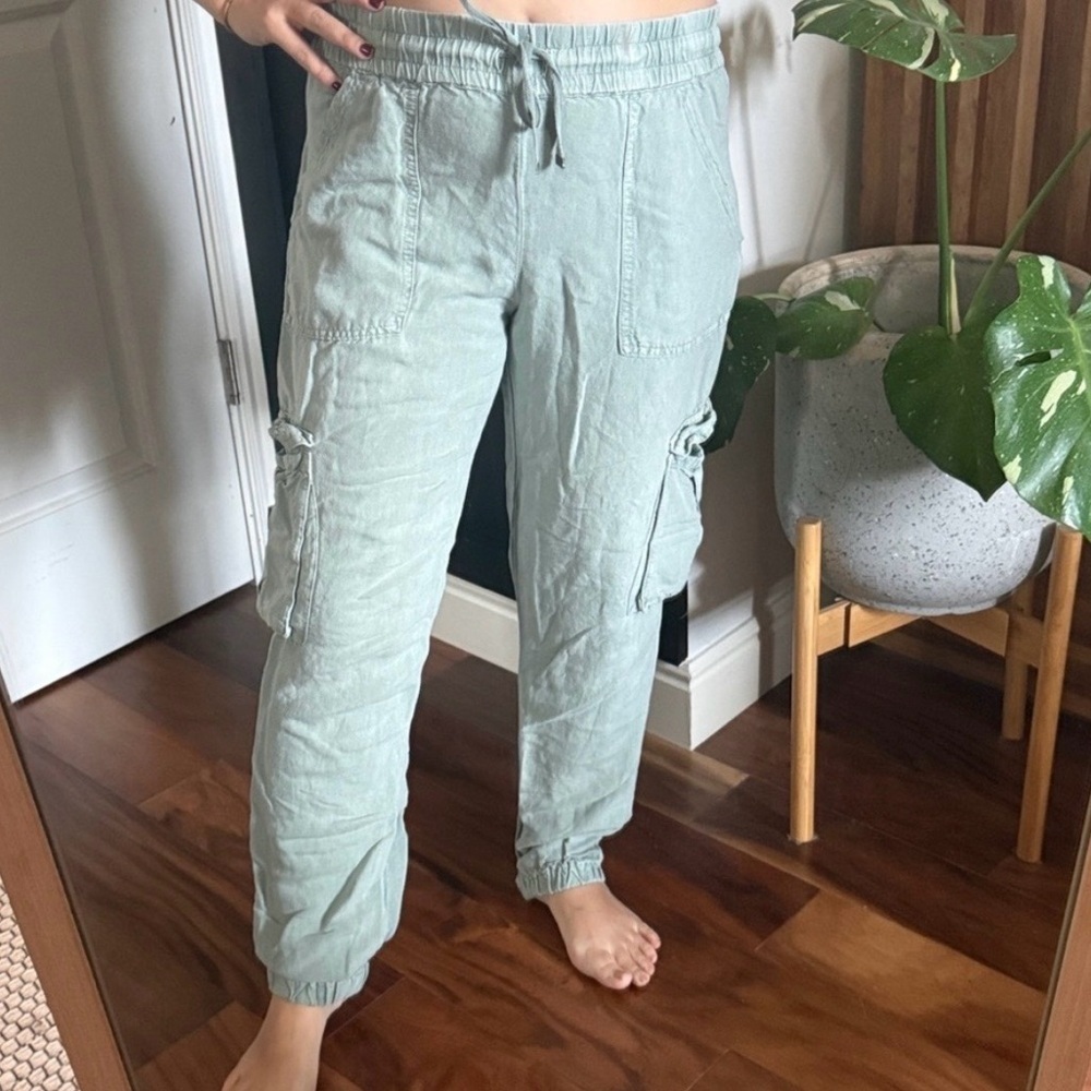 On The Road Linen‎ Rayon Cargo Jogger Pants. sage Size M